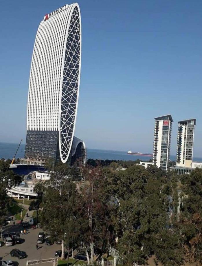 דירות באטומי Apartament With Sea View מראה חיצוני תמונה