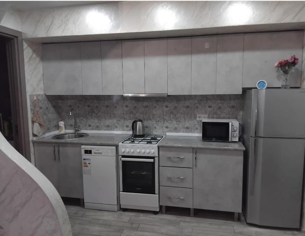 דירות באטומי Apartament With Sea View מראה חיצוני תמונה